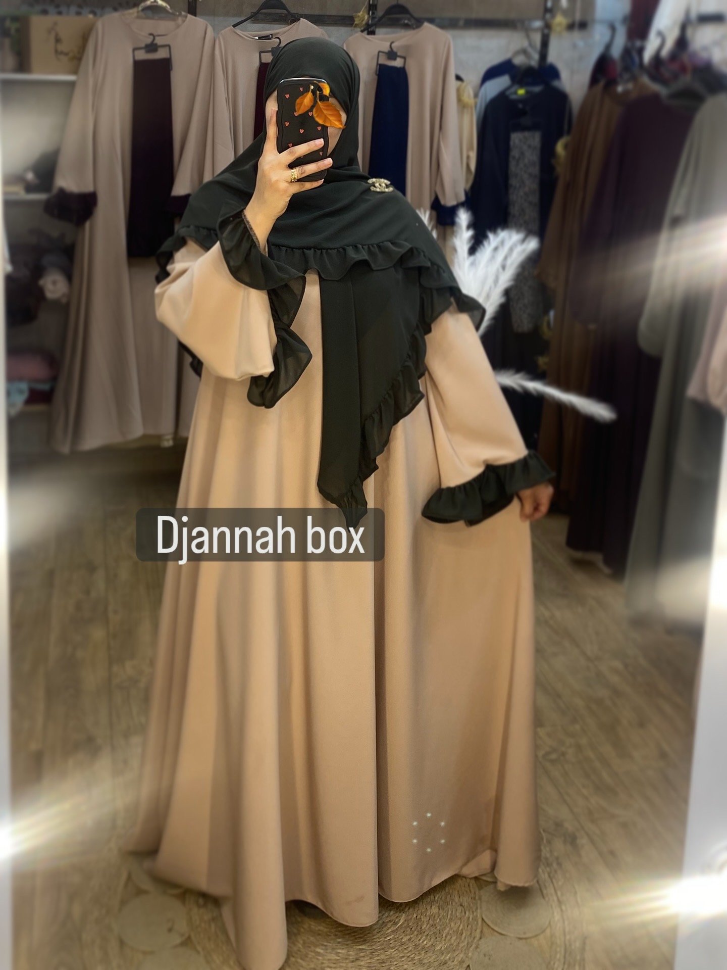 Ensemble samra cappuccino ( abaya + foulard vert militaire)