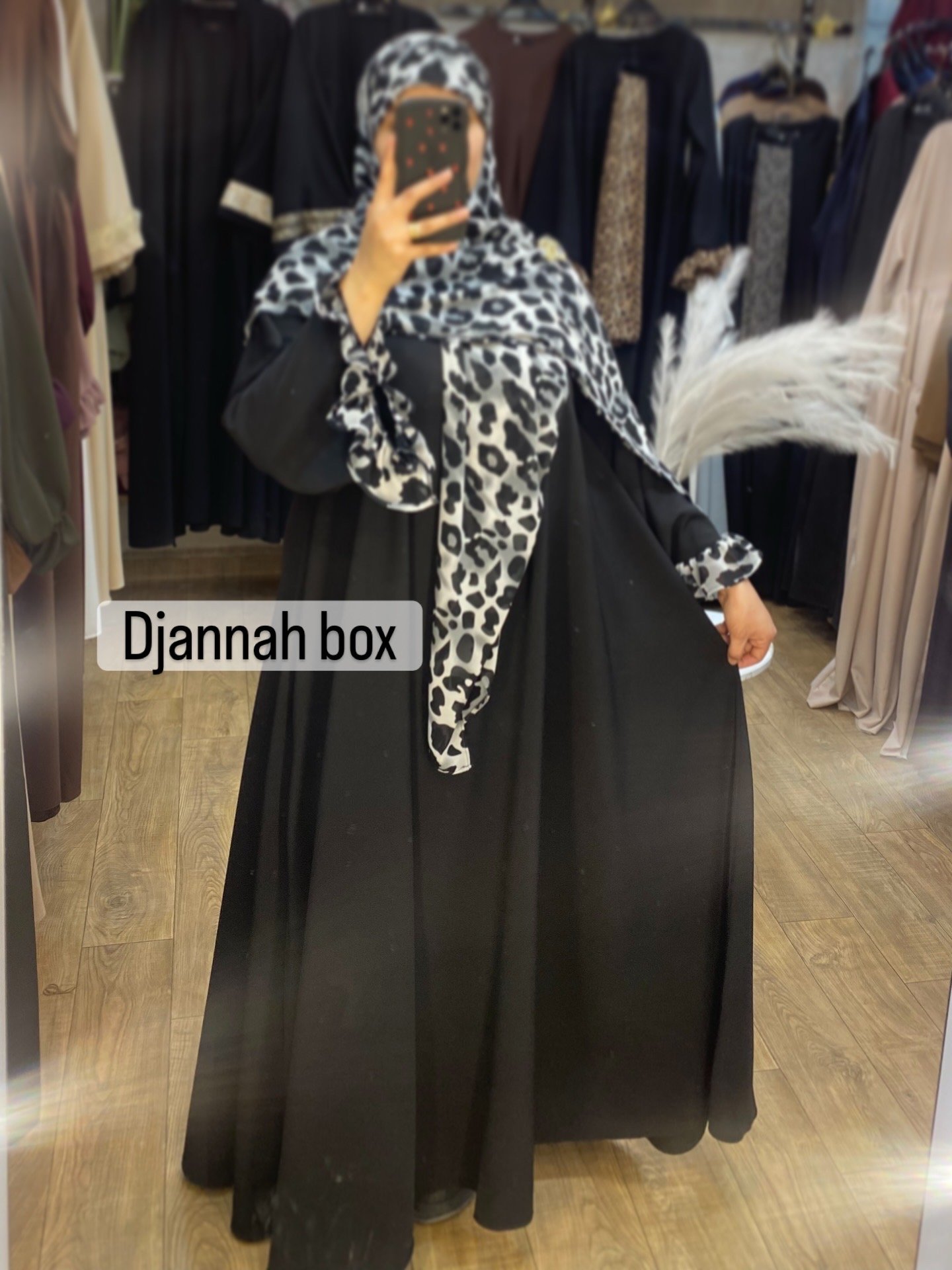 Ensemble snow leopard ( abaya + foulard ) 