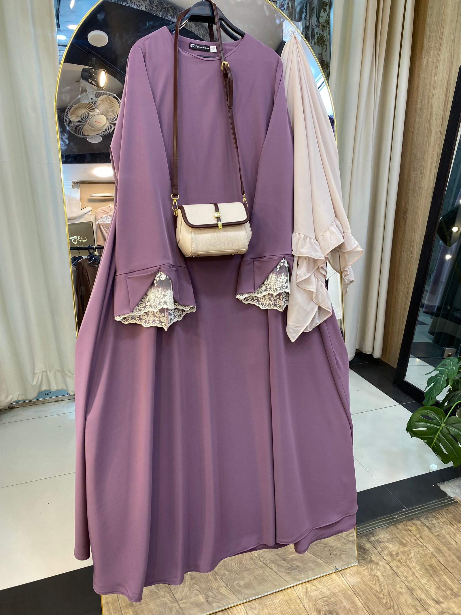 Ensmbl dentella mauve + f biege clair