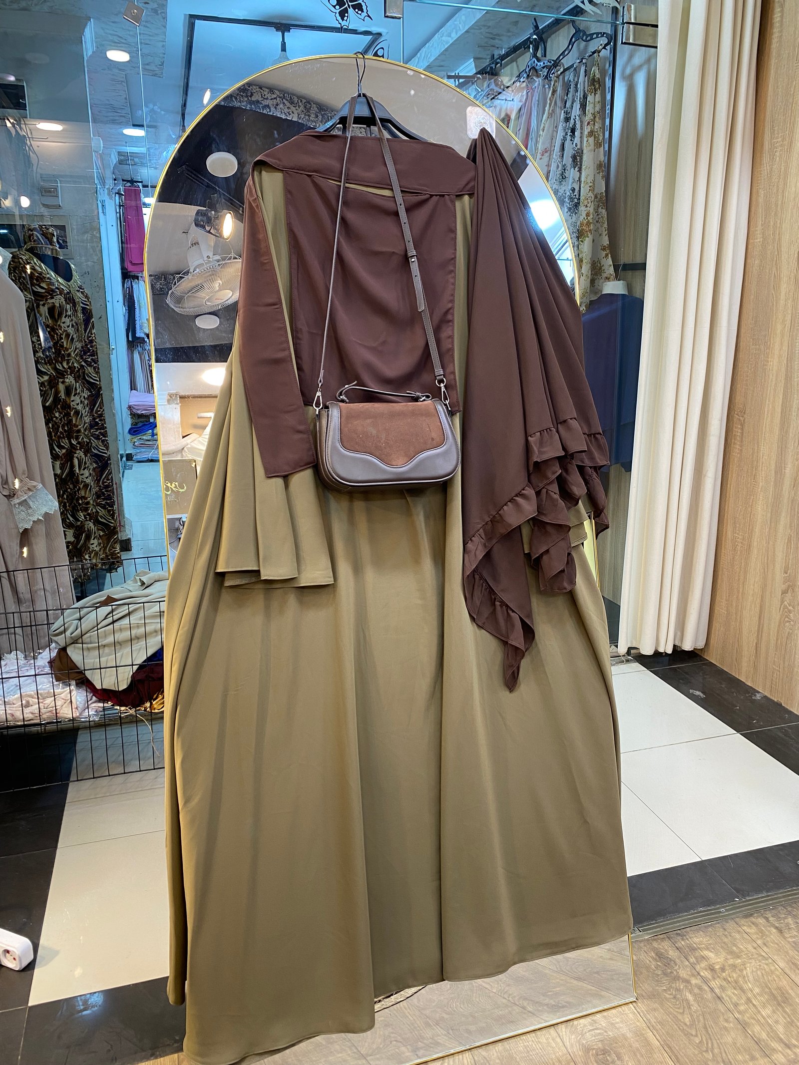 Ensbl eleg vert mltr + ( foulard + niqak ) marron 